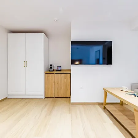 Serenity Hill Apartment *