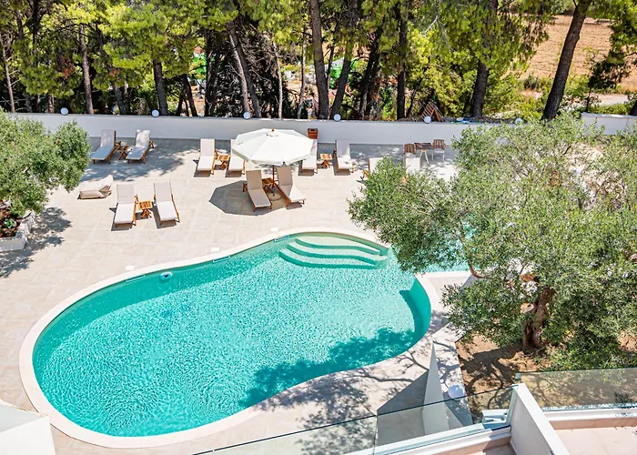 Serenity Hill * Paliouri