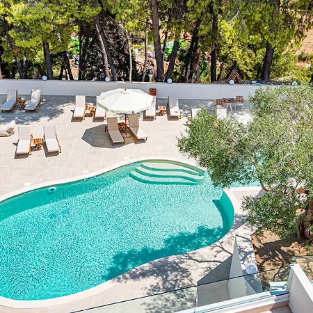 Serenity Hill * Paliouri